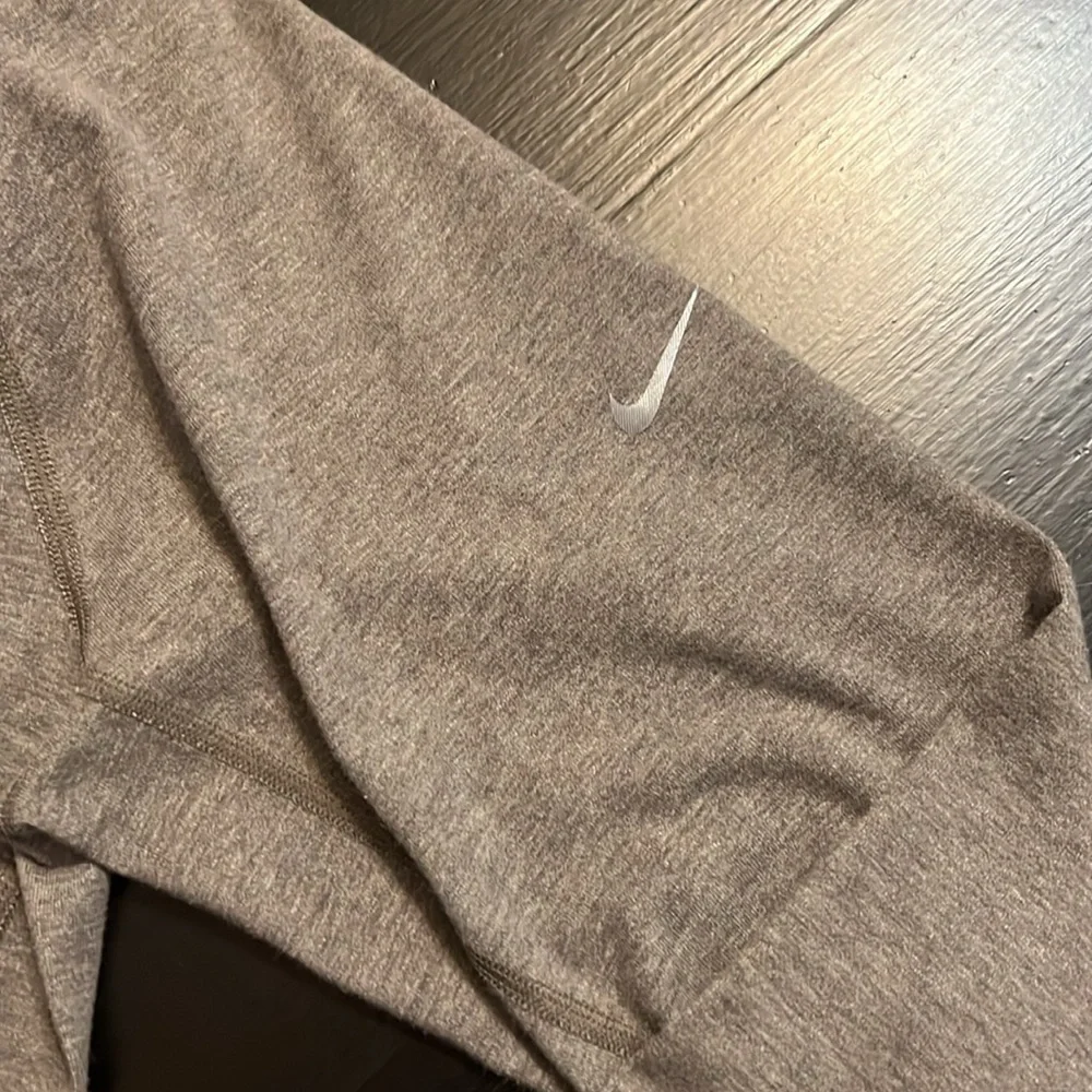 Nike dri fit top women’s small‎